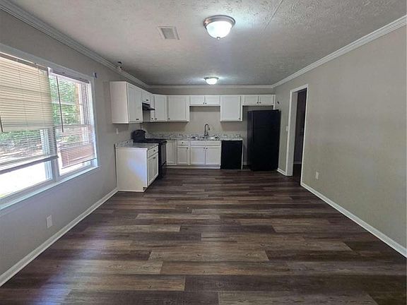 4th image of 4131 Hicks Rd