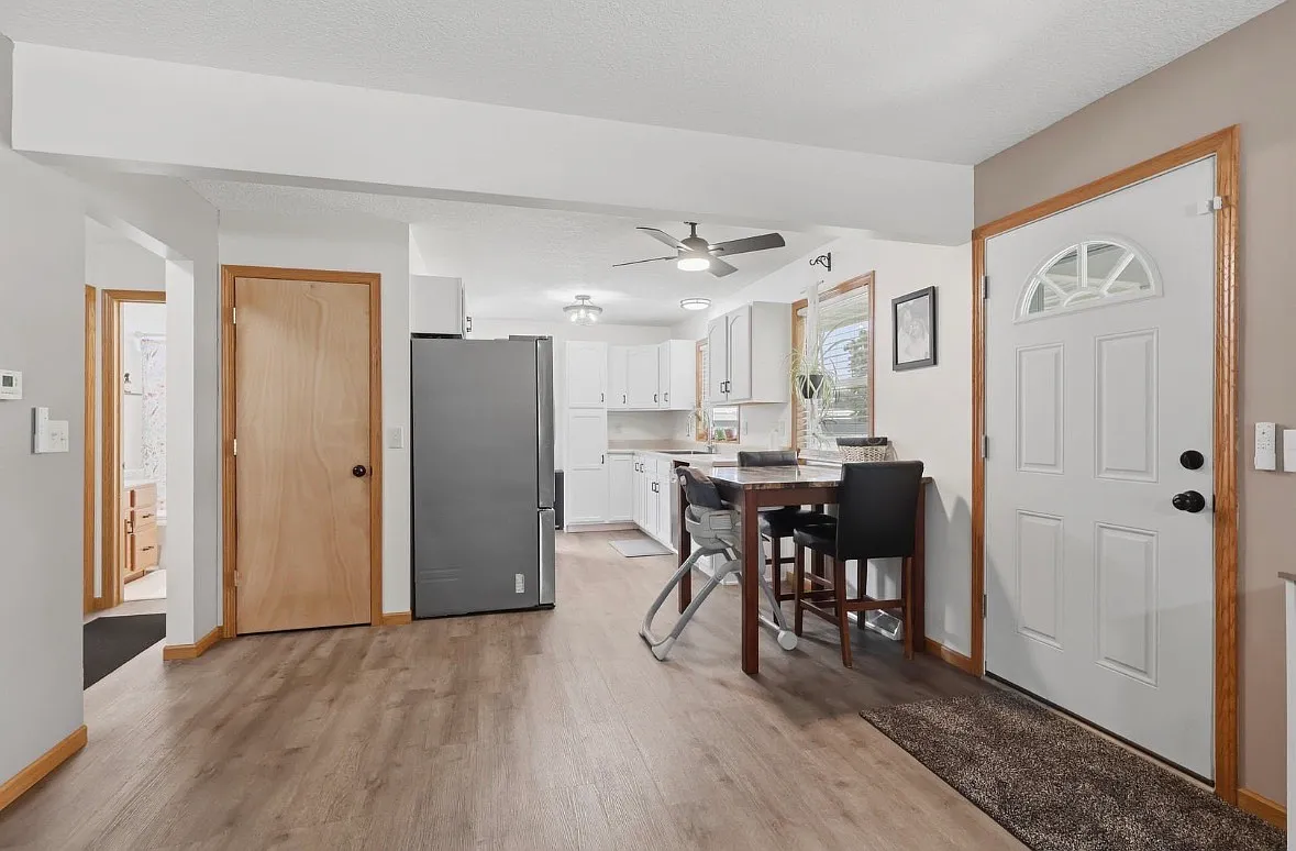 3 bed, 1064 sqft, $1,700 — Photo 3