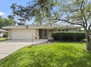36707 Prairie Dr, Oconomowoc, WI 53066