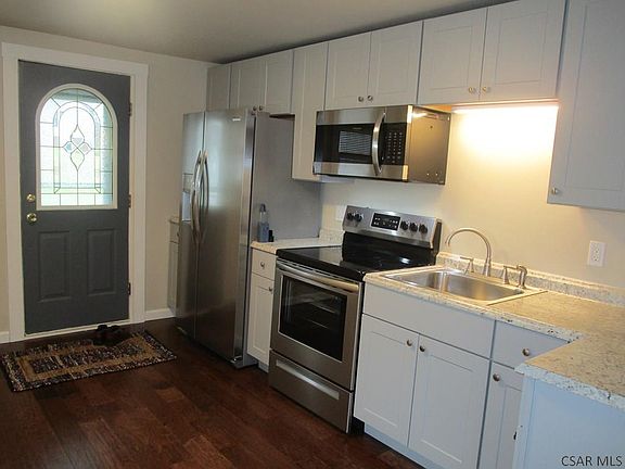 4th image of 126 Woodland St