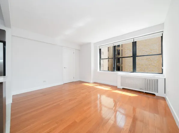 400 East 57th Street image 1 of 12