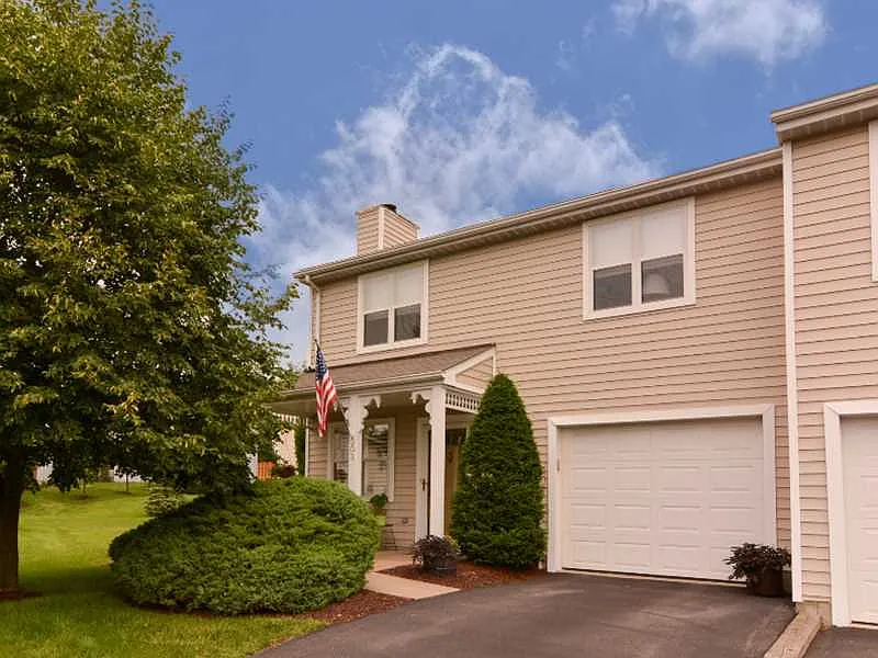 303 Squire Cir photo 1