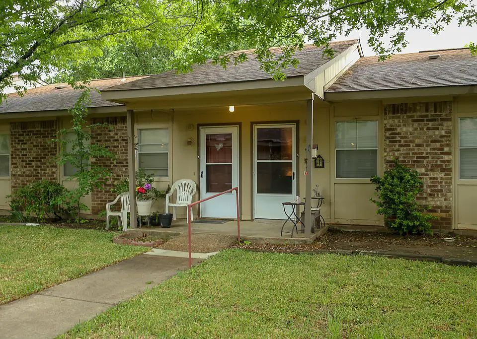 2nd image of 125 Janis St #4263