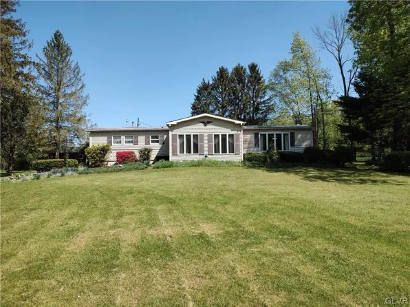 6751 Memorial Rd, New Tripoli, PA 18066