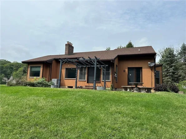225 Autumn Dr, Bangor, PA 18013
