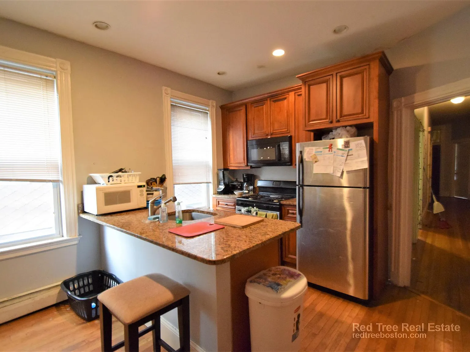 5 bed, 2000 sqft, $8,500 — Photo 2