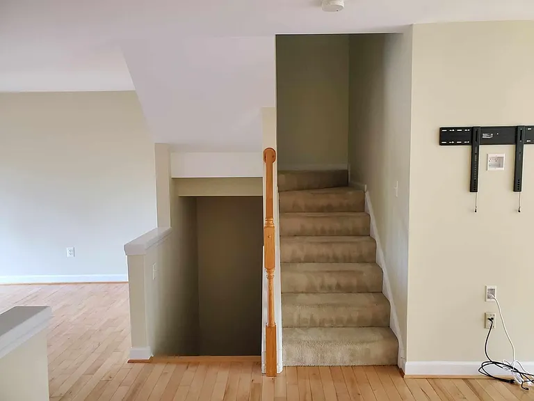 746 Howards Loop — Photo 19