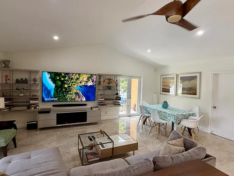 1526 Cormorant Rd — Photo 4