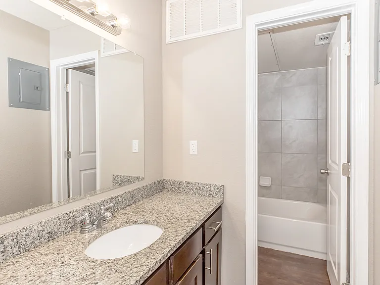 Stoneridge Apartments — Photo 23