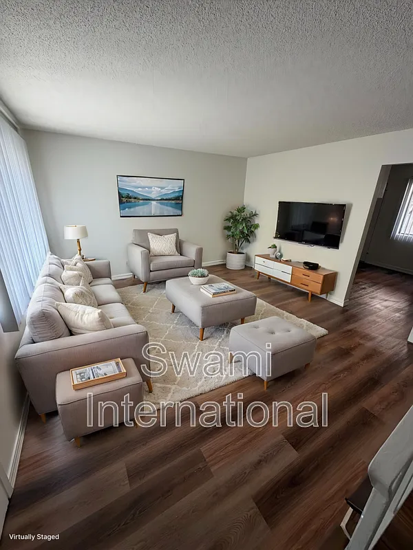 2 bed, 1.5 bath, 912 sqft, $2,375 — Photo 1