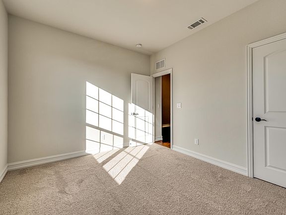 5th image of 425 Windward Dr
