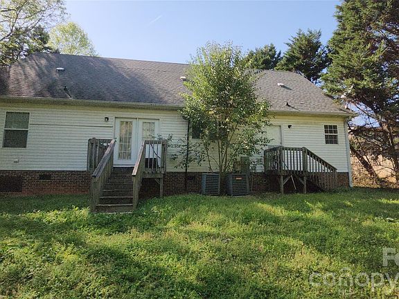2nd image of 213 Vicki Way