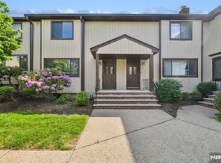 38 Park St APT 11C, Florham Park, NJ 07932