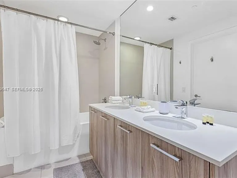 501 NE 31st St #3307 — Photo 17