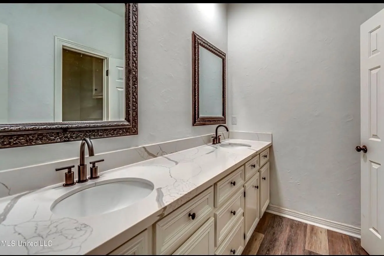 4 bed, 3697 sqft, $3,400 — Photo 2