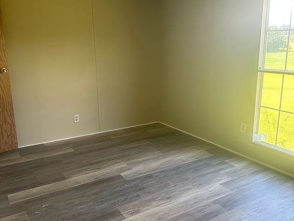 3rd image of 272 Patricia Ln