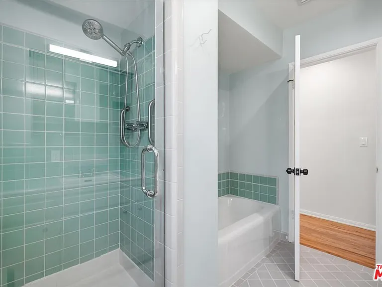 12818 Hatteras St — Photo 15