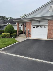 43 Primrose Lane, North Babylon, NY, 11703