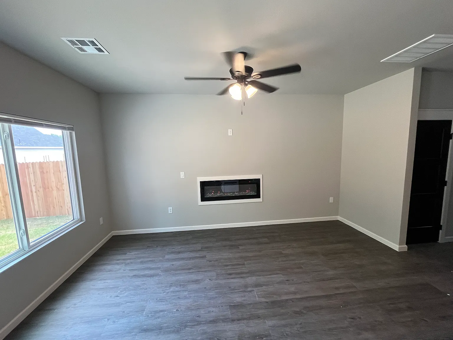 3 bed, 2.5 bath, 1600 sqft, $1,700 — Photo 3