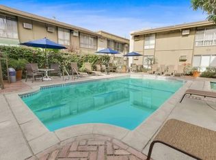18547 Collins St APT B4, Tarzana, CA 91356