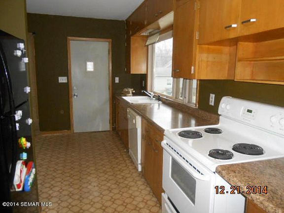 2nd image of 104 1st St NE
