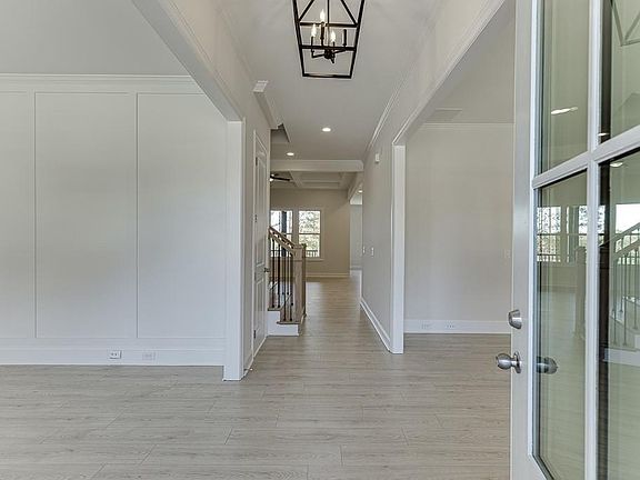 4th image of 454 Thunder Rd