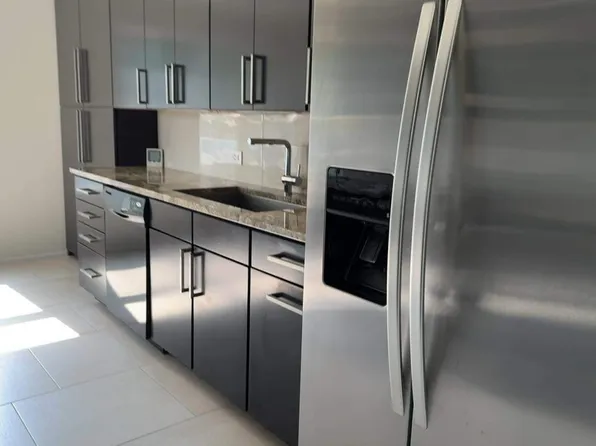 195 Hemingway Ct, Vernon Hills, IL 60061