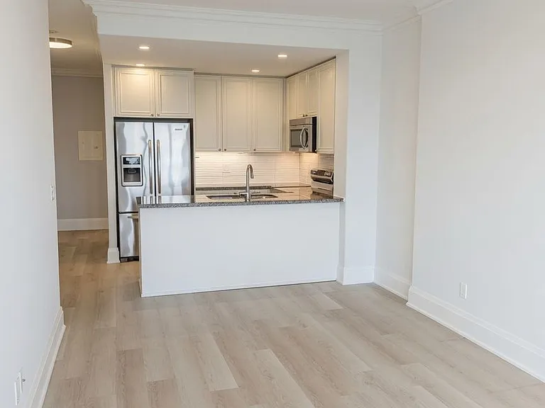 100 Harrison Garden Blvd #GPH23 — Photo 8