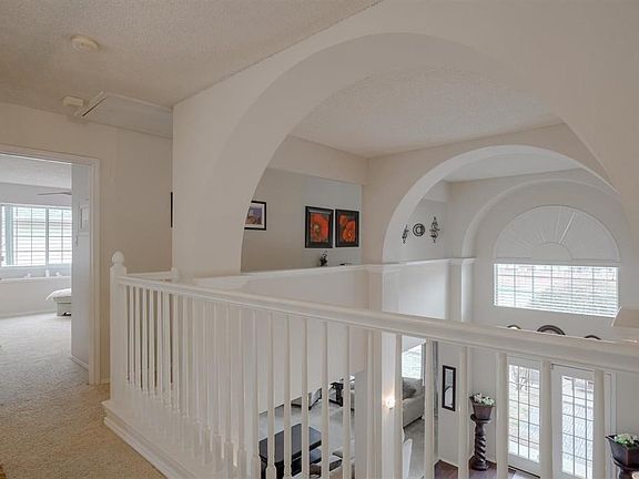 2nd image of 929 Carver Cir