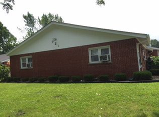 721 Dulles Rd APT A, Des Plaines, IL 60016