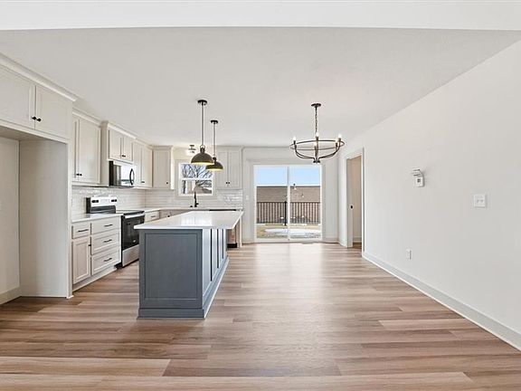 5th image of 12701 Applewood Dr