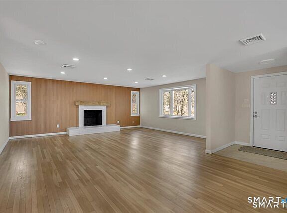 5th image of 822 Slater Road