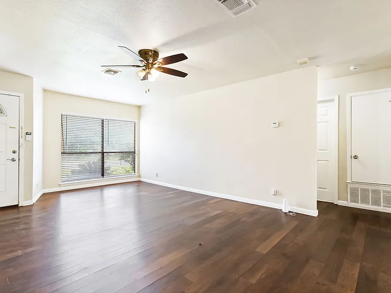 4907 Dare Ln — Photo 5