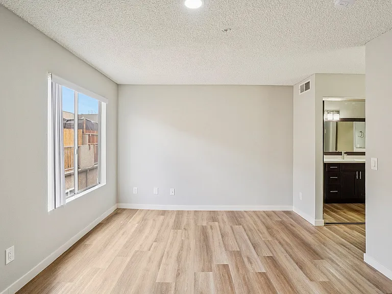 Windfaire Apartments — Photo 26