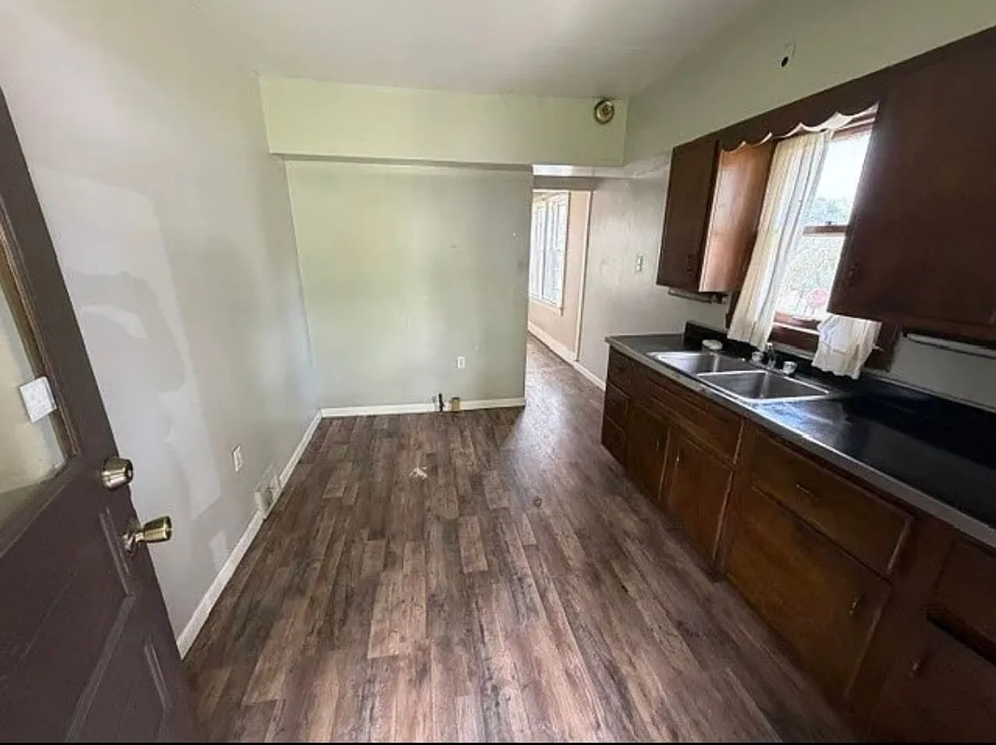 3 Bedroom Home-BlackHawk School Dist — Photo 4