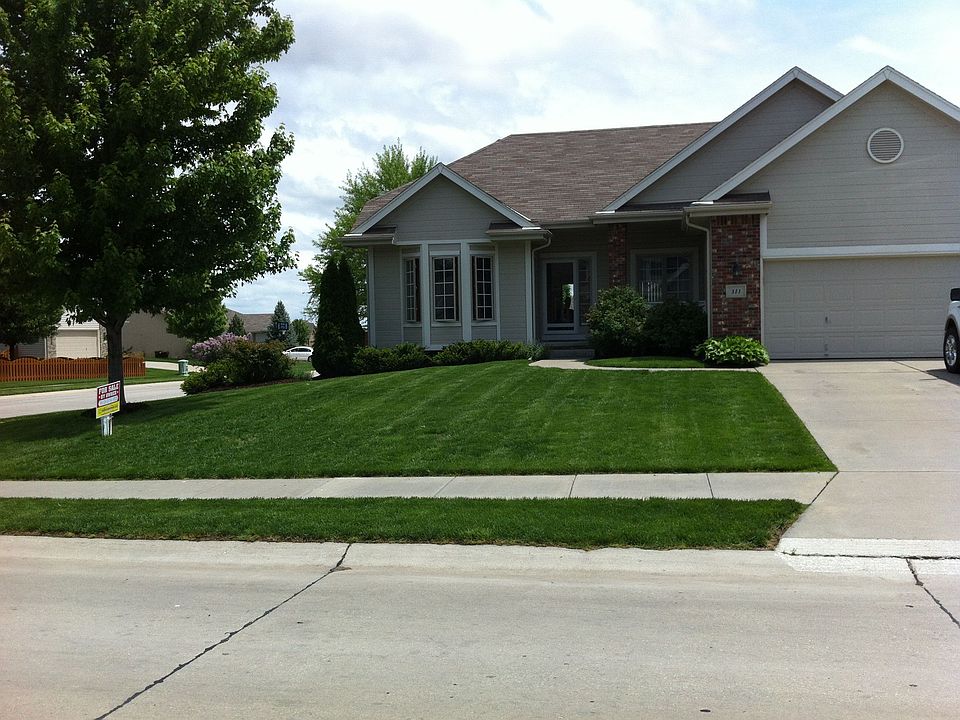 Front curb view