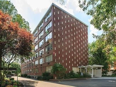 2 Hammond Pond Pkwy APT 301, Newton, MA, 02467