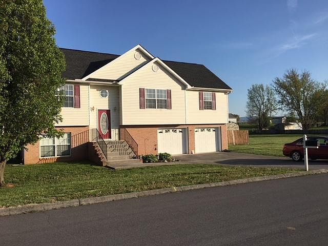 1st image of 827 Eagle Den Dr