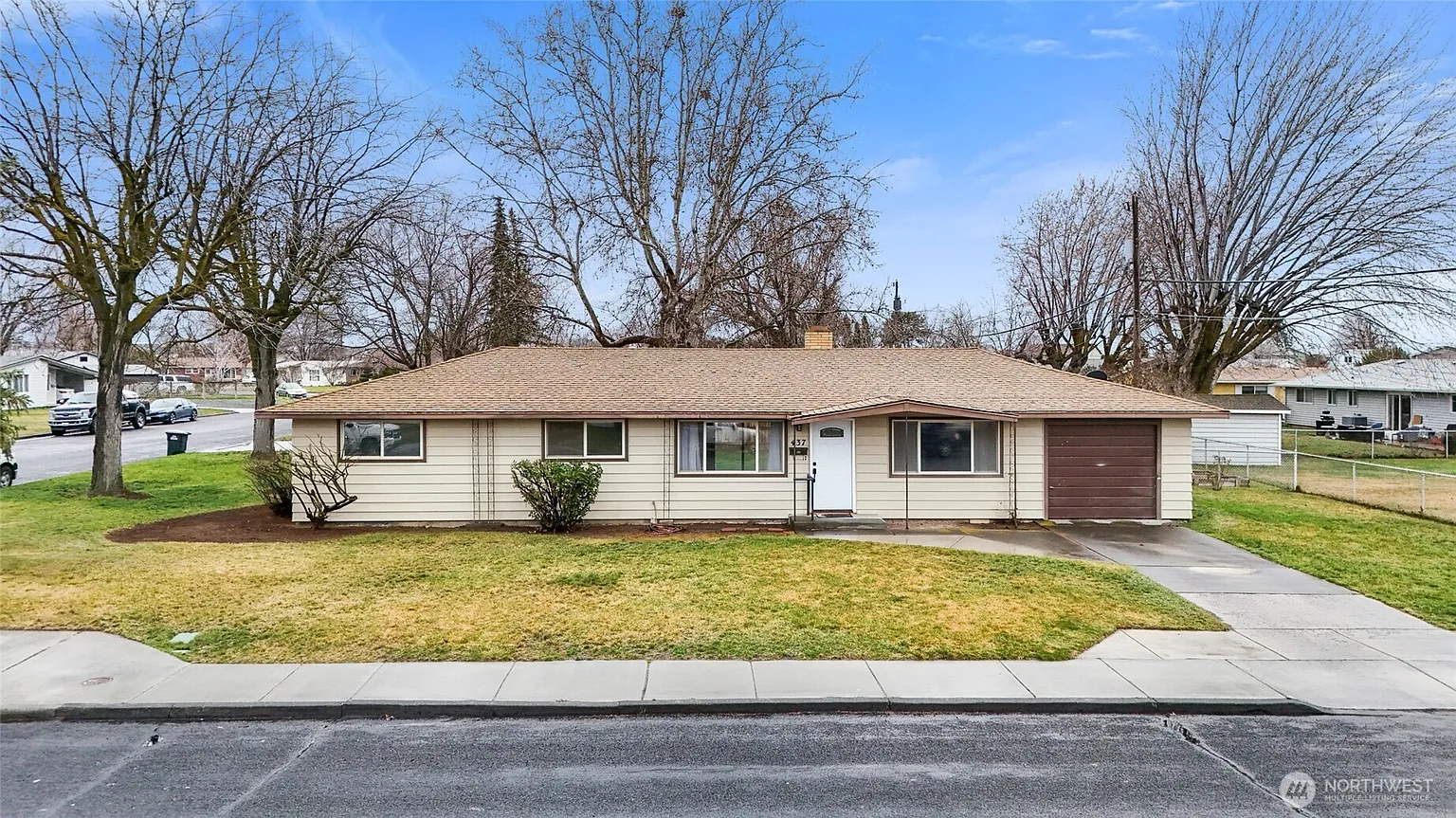 437 Sharon Avenue E photo 1