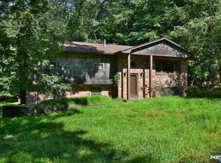 9 Kristoffersen Ct, Airmont, NY 10901