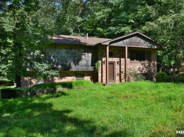 9 Kristoffersen Ct, Airmont, NY 10901