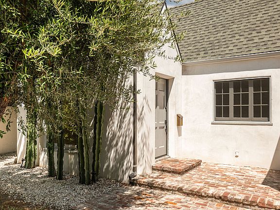 3rd image of 366 Westbourne Dr