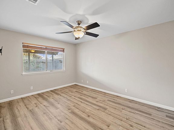 5th image of 413 Clarks Way