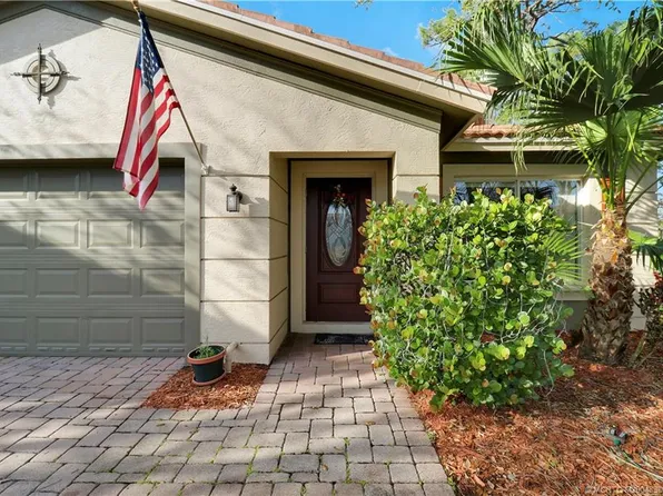 5711 SE Graham Dr, Stuart, FL 34997