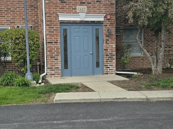 1347 Cunat Ct APT 2D, Lake In The Hills, IL 60156