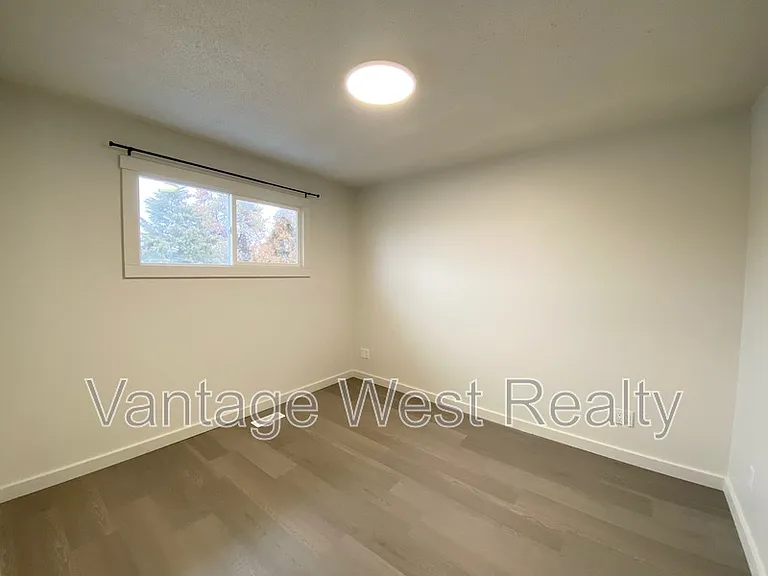 630 Belgo Rd #D — Photo 11