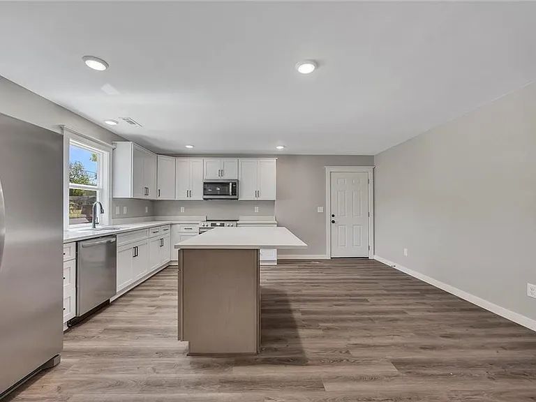 411 Hardy Ave SW — Photo 7