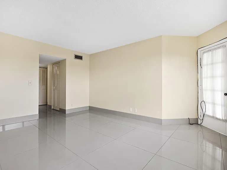 3590 Via Poinciana #510 — Photo 13