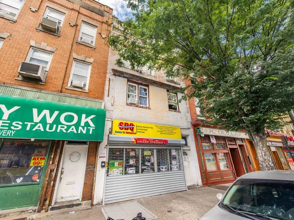 499 Martin Luther King Jr Drive image 1 of 9