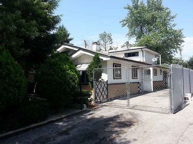 1st image of 936 William St